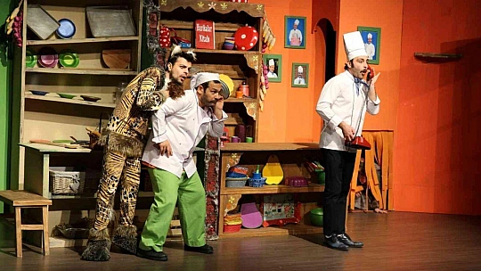 Bodrum'da öğrencilere tiyatro etkinliği sürüyor