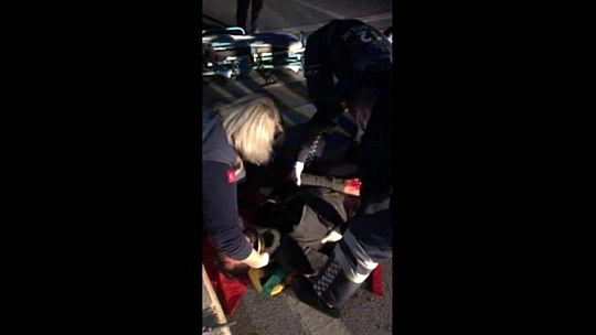 Bodrum'da yolun karşısına geçmeye çalışan gence otomobil çarptı: 1 ağır yaralı