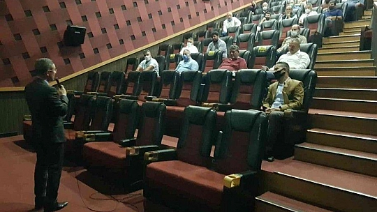 Bodrum Kaymakamı muhtarlarla birlikte 'Akif' filmini izledi