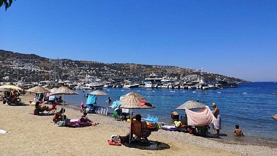 Bodrum sahilleri bayramda cıvıl cıvıl