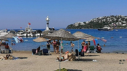 Bodrum sahilleri bayramda cıvıl cıvıl