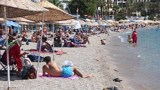 Bodrum sahillerinde hafta sonu yoğunluğu