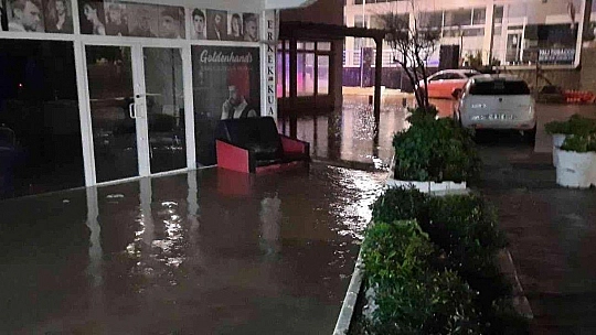 Bodrum'u dolu vurdu evleri, iş yerlerini su bastı