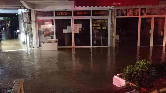 Bodrum'u dolu vurdu evleri, iş yerlerini su bastı