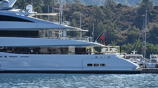 Bu yatın haftalık kirası 10 katlı apartman parası