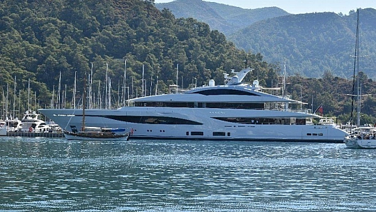 Bu yatın haftalık kirası 10 katlı apartman parası