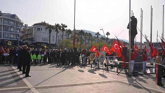Çanakkale Zaferinin 107.yıldönümü tören ve çelenk sunumu ile anıldı