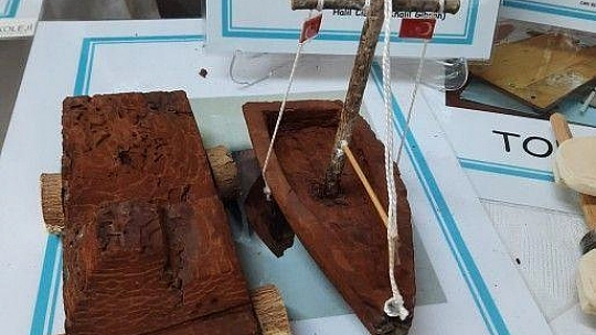 Oyuncaklarını Sergiledi