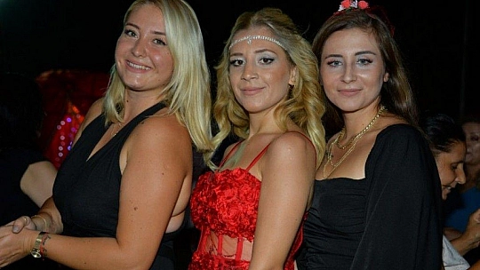 Begüm ile Mert çiftinin kına merasimi düzenlendi