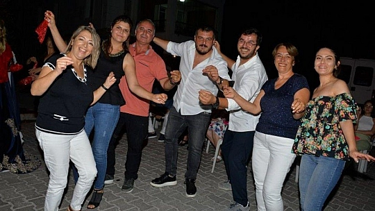 Begüm ile Mert çiftinin kına merasimi düzenlendi