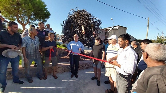 CHP'li başkanın ertelediği heykelin açılışı gerçekleştirildi