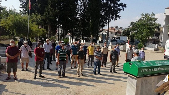 Koro Şefi, Eczacı Akan dualarla son yolculuğuna uğurladı