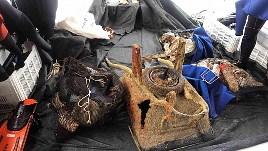 Datça'da su altı temizliği