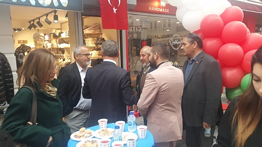 'Bukalemun' erkek giyim mağazası açıldı