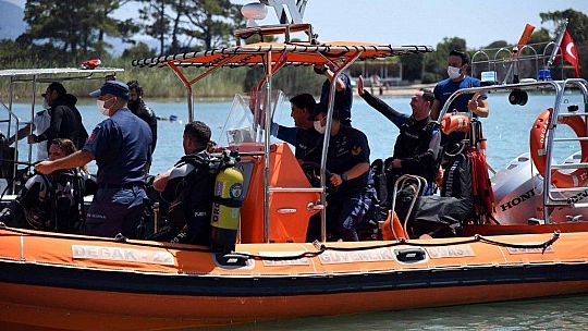 Dalgıç başkandan deniz dibi temizliği