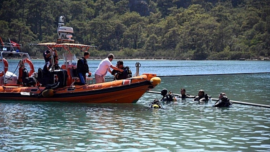 Dalgıç başkandan deniz dibi temizliği