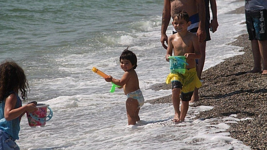 Fethiye'de Gençler Denize Koştu