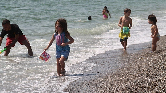 Fethiye'de Gençler Denize Koştu