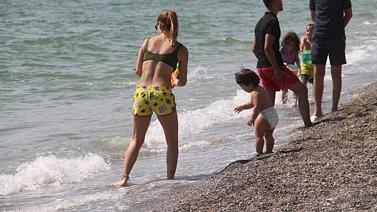 Fethiye'de Gençler Denize Koştu