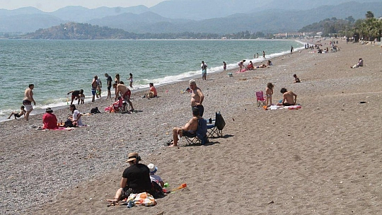 Fethiye'de Gençler Denize Koştu