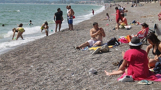 Fethiye'de Gençler Denize Koştu