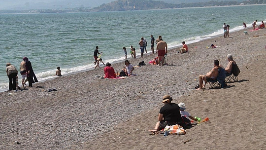 Fethiye'de Gençler Denize Koştu