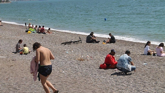 Fethiye'de Gençler Denize Koştu