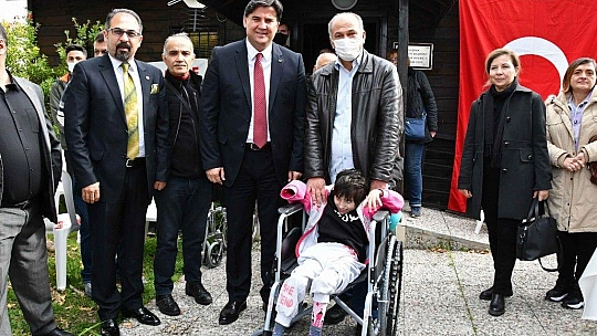 Engelli Çocukları Sevindirdiler