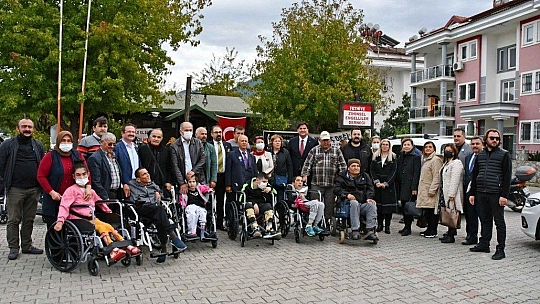 Engelli Çocukları Sevindirdiler