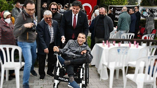 Engelli Çocukları Sevindirdiler