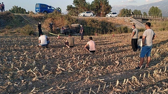 Devrilen traktörün sürücüsü yaşamını yitirdi