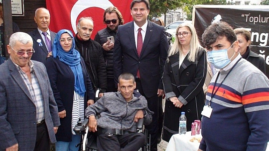 Engelli Çocukları Sevindirdiler