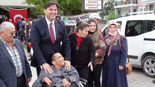 Engelli Çocukları Sevindirdiler