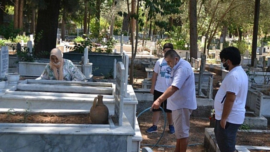 Arefe Günü mezar ziyaretleri unutulmadı