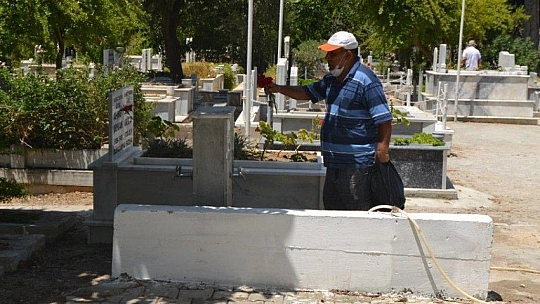 Arefe Günü mezar ziyaretleri unutulmadı
