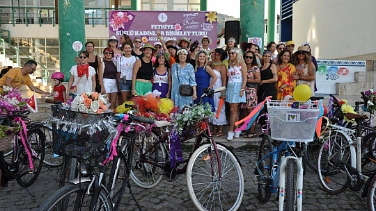 SÜSLÜ KADINLAR BİSİKLET TURUNDA KADINLAR, 10.YILDA DA PEDAL ÇEVİRDİ