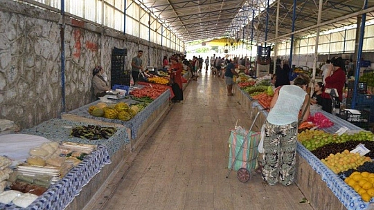 Bayram öncesi son pazar boş kaldı