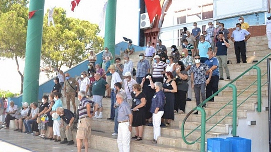 Koro Şefi, Eczacı Akan dualarla son yolculuğuna uğurladı