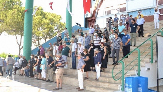 Koro Şefi, Eczacı Akan dualarla son yolculuğuna uğurladı