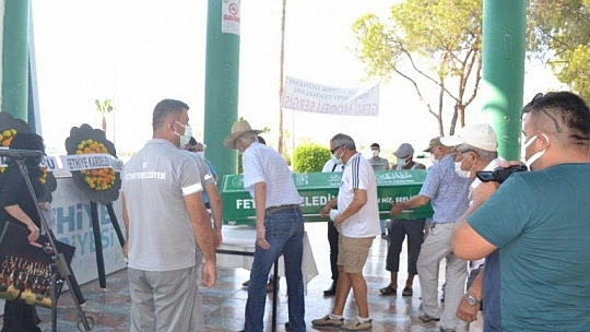 Koro Şefi, Eczacı Akan dualarla son yolculuğuna uğurladı