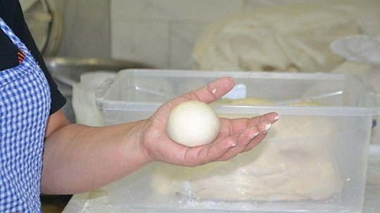 Fethiye'nin Tek Kadın Kara Fırın Ustası