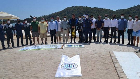 Dalgıç başkandan deniz dibi temizliği