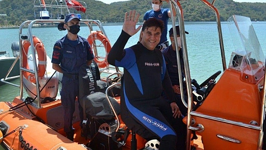 Dalgıç başkandan deniz dibi temizliği