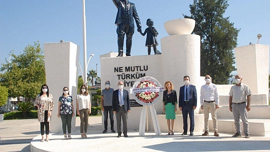 Çevre Haftası dolayısıyla çelenk töreni düzenlendi