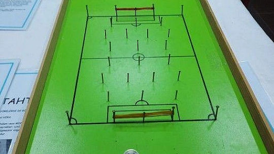 Oyuncaklarını Sergiledi