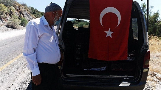 Elmacı Dede, Oruç Reis'e 50 kasa üzüm gönderdi