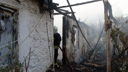 Evi ile birlikte 40 bin lirası da yandı