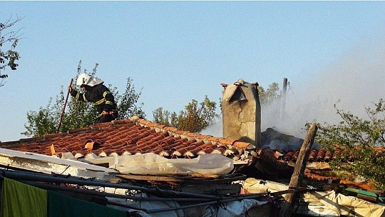 Evi ile birlikte 40 bin lirası da yandı