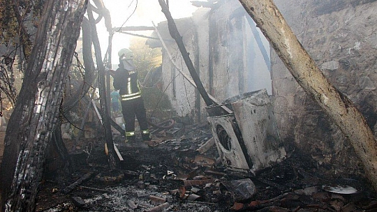 Evi ile birlikte 40 bin lirası da yandı