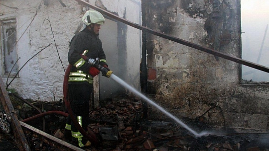 Evi ile birlikte 40 bin lirası da yandı